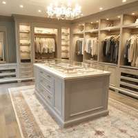 Armoire sur mesure BALOM, design moderne et fonctionnalité polyvalente