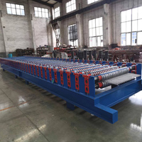 Toit en métal formant la machine
