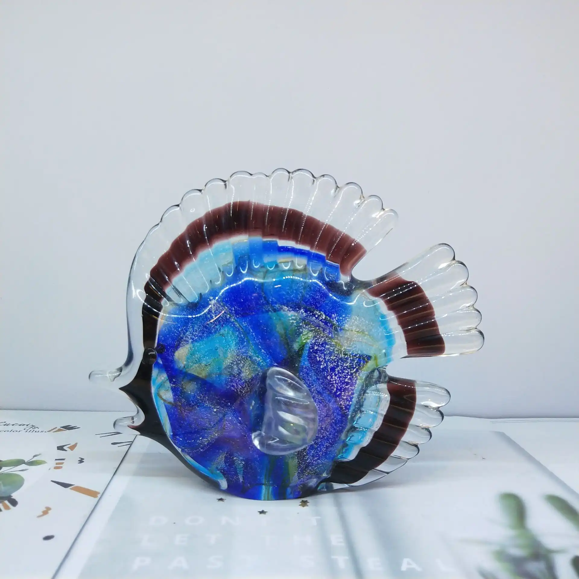 Decorazione Della casa di Vetro Blu di pesce di Mare Soffiato A Mano di Cristallo di Vetro di Arte Figurine Moderna Scrivania Ornamento