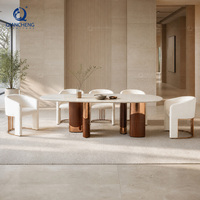 Table à manger ovale en marbre de luxe silencieuse avec base en noyer et acier inoxydable or rose, mobilier pour projets de villas, vente en gros directe d'usine