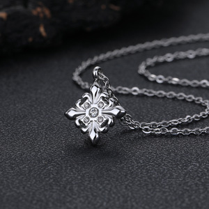Gargantilla de Acero Inoxidable con Colgante de Iris para Mujer, Collar Minimalista de Lujo en Plata Pulida Sólida Chapada en Oro, Hipoalergénico - Product Image 2