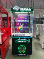 Machine à griffes noire commerciale standard, installation facile pour projets de centres commerciaux