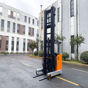 รถยกยังเก็บสินค้าแบบ Reach Truck ยี่ห้อ Younglift รับน้ำหนักได้ 2500 กิโลกรัม - Product Image 3