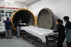 Modèle de voiture de course F4 en fibre de carbone haute performance en gros d'usine - Product Image 4