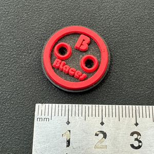 Badge en caoutchouc PVC souple personnalisé avec logo, patch en silicone pour vêtements et chapeaux - Product Image 3