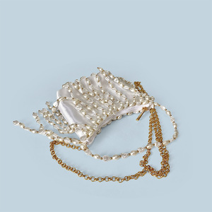 กระเป๋าสไตล์จีนแบบใหม่ กระเป๋าถือทรงโฮโบประดับพู่ลูกปัด  กระเป๋าถือทรงไม่สมมาตรประดับมุก  กระเป๋าผ้าไหมซาตินทรงเกี๊ยวสำหรับงานเลี้ยง  กระเป๋าสะพายข้าง - Product Image 5