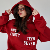 Ensemble sweat-shirt et short en molleton suédé personnalisé pour femme, avec fermeture éclair, design effet vieilli, par le fabricant de sweats à capuche
