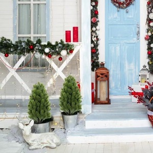 Árbol de Pino Artificial de 55 Pulgadas con Nieve Artificial para Decoración Navideña, Uso en Interiores y Exteriores - Product Image 3