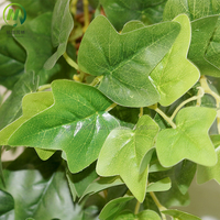 Plantes suspendues artificielles en gros, fausses feuilles vertes, plantes grimpantes en plastique pour la décoration de mariages, magasins, hôtels et projets résidentiels