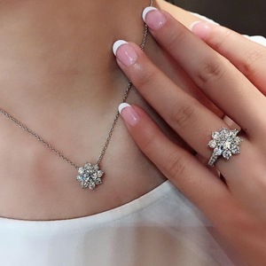 Flower Shape <b>Stud</b> <b>Earrings</b> With Zircon Claw Setting For Everyday Wear - Product Image 3