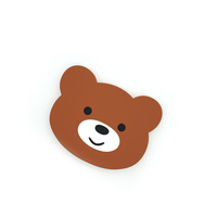 Assiette en silicone pour bébé avec logo personnalisé en forme d'ours mignon, facile à transporter et au design minimaliste pour les enfants