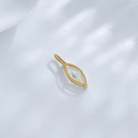 Ciondolo in Oro 18K con Diamante Coltivato in Laboratorio, Minimalista e Versatile, a Due Punte, Gioiello Raffinato per Donna