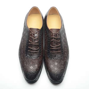 Zapatos de Cuero con Punta Redonda para Hombre, Tallados a Mano, de Alta Calidad, con un Estilo Británico Elegante, para Bodas y Fiestas - Product Image 1