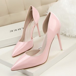 รองเท้าส้นสูงผู้หญิงแบบเซ็กซี่ทันสมัย หนังแก้วสะท้อนแสง ส้นเข็มสูง สำหรับงานแต่งงาน - Product Image 3