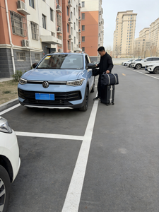 2026er Volkswagen Tharu XR 300TSI Benzin-SUV: Gebrauchter Hochleistungs-Familienwagen - Product Image 3