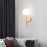 Applique intérieure moderne en verre pour chambre à coucher et salon en métal
