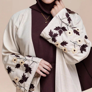 Elegantes Besticktes Organza-Abaya-Kaftan-Kleid mit Ausgestellten Ärmeln, Blumenmuster und Kontrastfarben, Luxuriöse Modest-Mode für Damen - Product Image 2