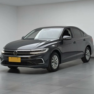 <span class=keywords><strong>Volkswagen</strong></span> Bora Berline d'occasion 2023, automatique, essence, transmission intégrale (AWD) / traction avant (FWD), conduite à gauche, sièges en cuir foncé, pneus R15, toit ouvrant - Product Image 1