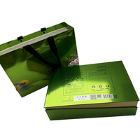 Boîte cadeau rigide de luxe personnalisée en gros, recyclable, avec doublure en éponge gaufrée, revêtement UV, pour emballage de tasse isotherme et écharpe, en carton mat