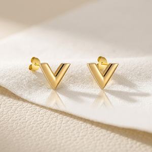 Pendientes Clásicos en Forma de V de Aleación de Titanio, Unisex, Titanio Puro, Piercing Helix, Combinan con Todo - Product Image 1