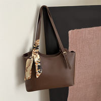 Sacs fourre-tout de luxe en cuir PU de créateur avec fermeture éclair, sacs à bandoulière vintage, sacs sous le bras avec foulard en soie