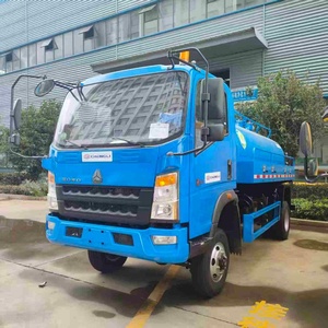Camion-citerne d'aspiration des eaux usées Howo 4*2 5 m³ à succès commercial, camion de nettoyage des égouts par aspiration des excréments - Product Image 2
