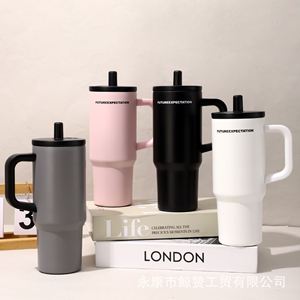 Gobelet de voyage isotherme sous vide 720 ml (24 oz) avec poignée, couvercle, paille et base antidérapante pour thé froid - Product Image 4