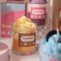 Velas Aromáticas Personalizadas en Forma de Taza de Postre con Coberturas de Galletas de Frutas, Aromas y Estilos Variados, Vela de Regalo de Marca Privada para Venta al por Mayor