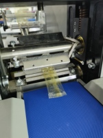 Machine d'emballage automatique de biscuits comprimés sous film POF, machine d'emballage de biscuits sandwichs Wafu, machine d'emballage de flux pour petites entreprises