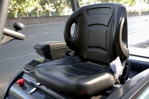 Chariots élévateurs électriques de haute qualité 2 tonnes, 3 tonnes, 4 tonnes, 4x4 tout-terrain, état neuf, bonne qualité avec moteur EPA Eur5 - Product Image 6