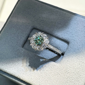 Juego de Joyería de Plata S925 con Diseño de Copo de Nieve, Zafiro de 0.5ct VVS GRA, Moissanita, Aretes, Collar y Anillos de Diamantes para Mujer - Product Image 6