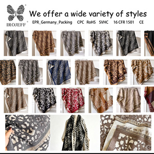 Écharpe en fausse cachemire jacquard léopard pour femme - Écharpe d'hiver tendance avec franges à pompons, chaude et élégante - Product Image 2