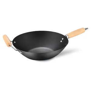 Vendita diretta in stile cinese pentole in acciaio al carbonio nero antiaderente padella da cucina in legno manico wok pan 35 cm