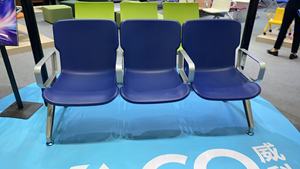 เก้าอี้พักคอยโรงพยาบาลแบบโมเดิร์น ทำจากอะลูมิเนียมและโฟม PU สำหรับโรงพยาบาลและพื้นที่สาธารณะในโรงเรียน ทำความสะอาดง่าย ทนทาน เป็นมิตรกับสิ่งแวดล้อม - Product Image 4