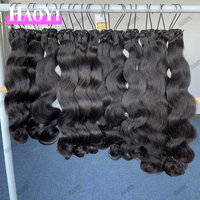 Échantillon gratuit brésilien brut non transformé vierge Remy cheveux faisceaux cuticule aligné cheveux armure vague de corps bouclés extension de cheveux humains