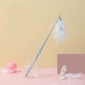 HIPHOPPET Factory <span class=keywords><strong>Cat</strong></span> Teaser Zauberstab mit bunten Feder glocken Dehnbares interaktives Stocks pielzeug für Katzen Soft Funny <span class=keywords><strong>Feather</strong></span> <span class=keywords><strong>Wand</strong></span> - Product Image 1