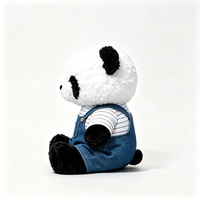 Peluche Panda Bouclé Moelleux de Haute Qualité avec Chemise à Carreaux Vintage et Salopette en Jean Assortie – Adorable Jouet en Peluche Panda Doux