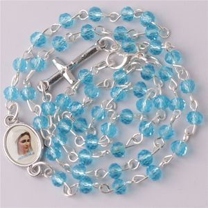 Collana <span class=keywords><strong>da</strong></span> <span class=keywords><strong>donna</strong></span> con catena di perle di vetro <span class=keywords><strong>da</strong></span> 4mm con <span class=keywords><strong>rosario</strong></span> blu cattolico di nuovo Design con croce e medaglia religiosa - Product Image 2