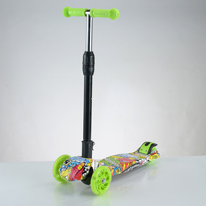 Trottinette pour enfants à trois roues, hauteur réglable, avec lumières, pour les enfants de 3 à 6 ans - Product Image 1