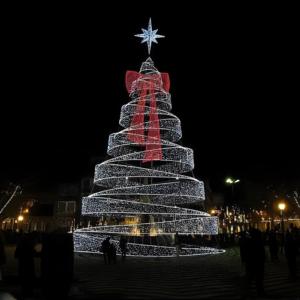 Đèn trang trí cây thông Noel hình xoắn ốc LED trắng lớn, đạt chuẩn chống nước IP44, dùng cho ngoài trời, vườn, trung tâm thương mại, công viên, quảng trường, sự kiện. - Product Image 3