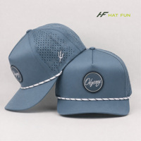 Casquette de baseball structurée à 5 panneaux brodée sur mesure, en nylon perforé au laser, légère et respirante, idéale pour les voyages