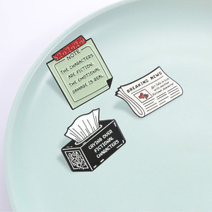 Boekenliefhebber fictieve personage humor emaille pin set tissuebox broche voor rugzakdecoratie - Product Image 3