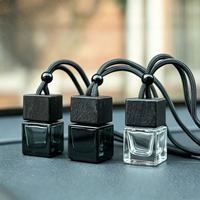 Flacon vide en verre rechargeable multicolore personnalisé de 8 ml à suspendre au rétroviseur de voiture pour parfum d'aromathérapie