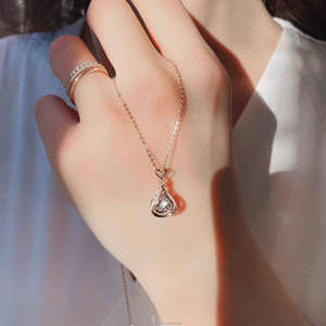 Collier pendentif dansant en <span class=keywords><strong>or</strong></span> massif 18 carats personnalisable avec diamant de laboratoire pour femme, vente en gros - Product Image 3