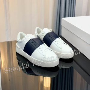 Sneakers de skate de luxe unisexes, chaussures de marche en cuir de haute qualité avec clous, style homme - Product Image 4