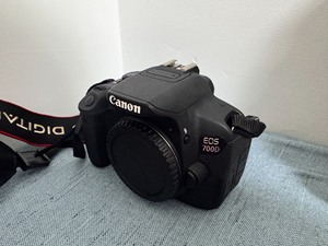 Appareil photo Canon <span class=keywords><strong>EOS</strong></span> <span class=keywords><strong>700D</strong></span> 18,0 MP pour la photographie de portrait, 90% neuf - Product Image 1