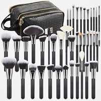 Ensemble de 40 pinceaux de maquillage professionnels avec sac de maquillage à texture crocodile, poils synthétiques, kit de pinceaux pour fond de teint, blush et fard à paupières