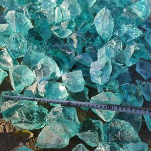 La pierre de verre la plus vendue de 5 à 8cm est utilisée pour construire du verre cassé irrégulier dans les murs en gabions - Product Image 2