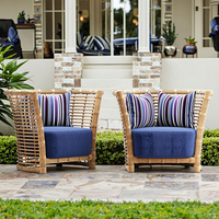 Modernes Outdoor-Balkon-Sofa garnitur im Landhausstil mit kleinem Tisch und Rattan stühlen für Gartenmöbel im Villa Studio Courtyard