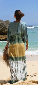 Robe longue bohème en mousseline tie-dye à séchage rapide avec pompons, coupe ample, col en V, sans manches, pour femme, idéale pour la plage en été - Product Image 3